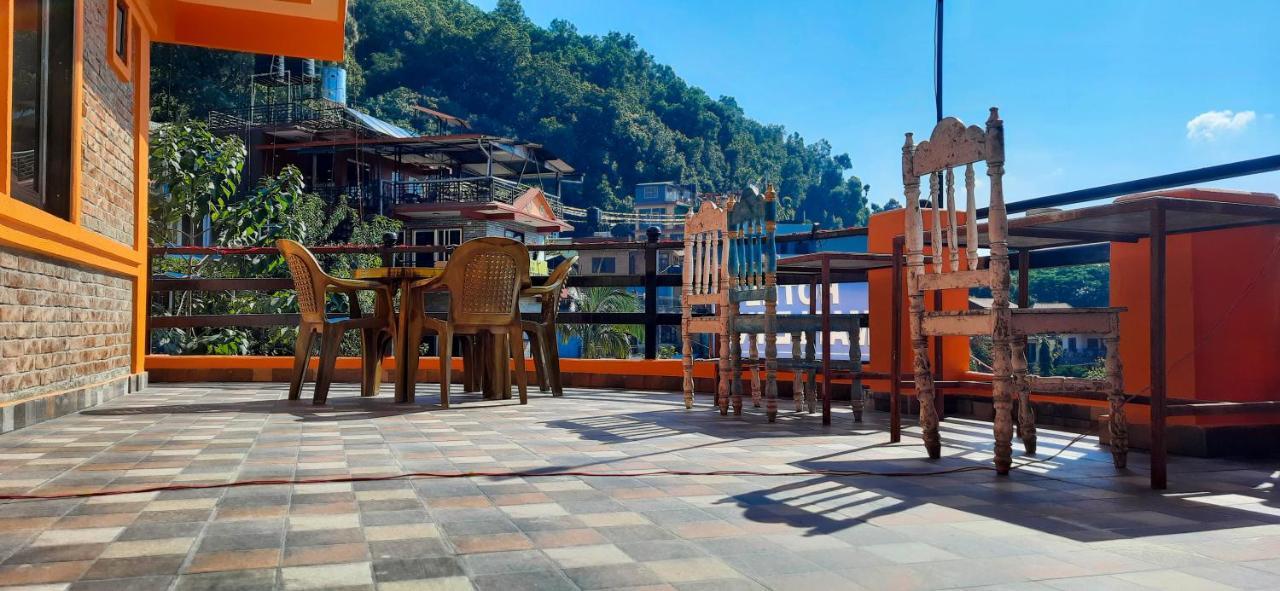 The Maple Inn Pokhara Esterno foto