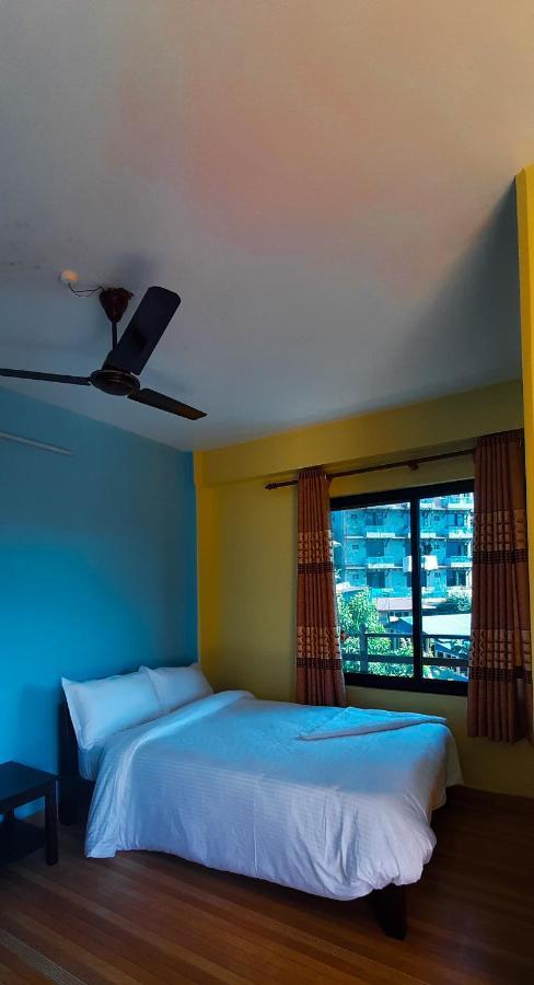 The Maple Inn Pokhara Esterno foto